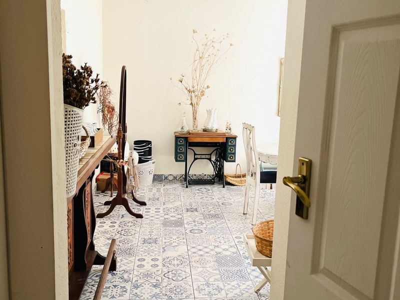 Perfect Situated In SW 2...DOUBLE STAND!! Ideal For A Family Or A Business With Ample Parking Spaces - Photo 7