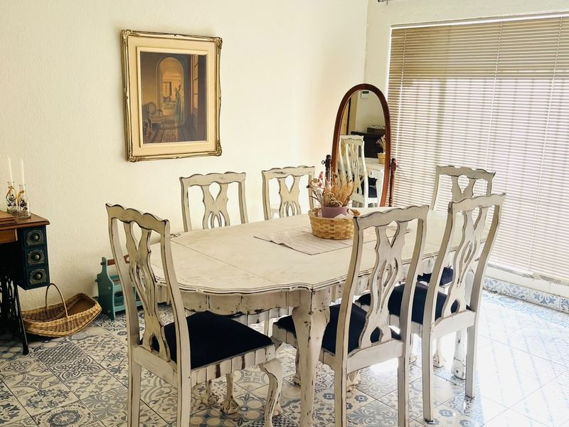 Perfect Situated In SW 2...DOUBLE STAND!! Ideal For A Family Or A Business With Ample Parking Spaces - Photo 3
