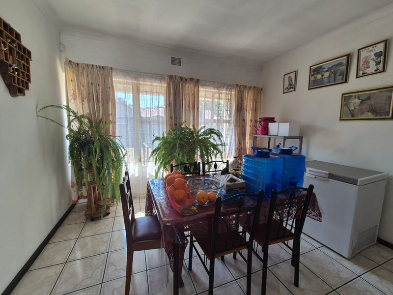 !SPACIOUS 3 BEDROOM HOME FOR SALE! - Photo 6