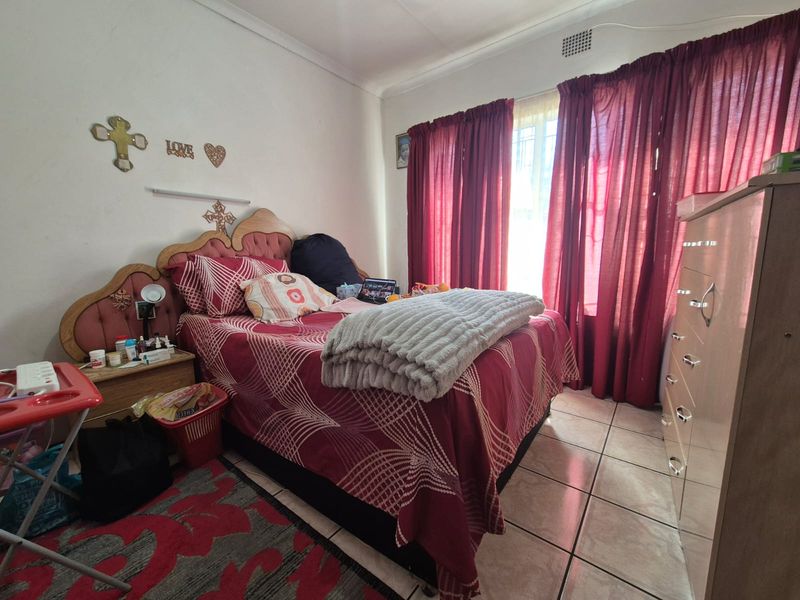 !SPACIOUS 3 BEDROOM HOME FOR SALE! - Photo 2