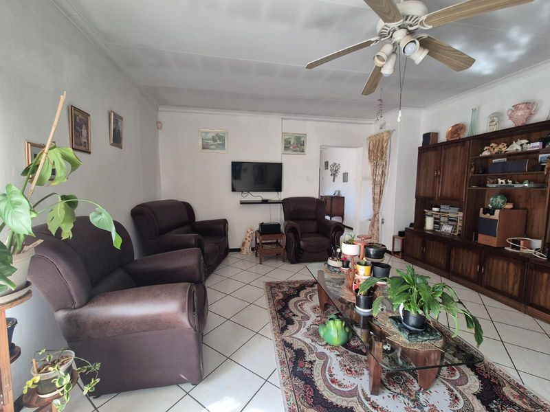 !SPACIOUS 3 BEDROOM HOME FOR SALE! - Photo 10
