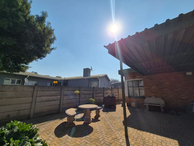 !SPACIOUS 3 BEDROOM HOME FOR SALE! - Photo 9