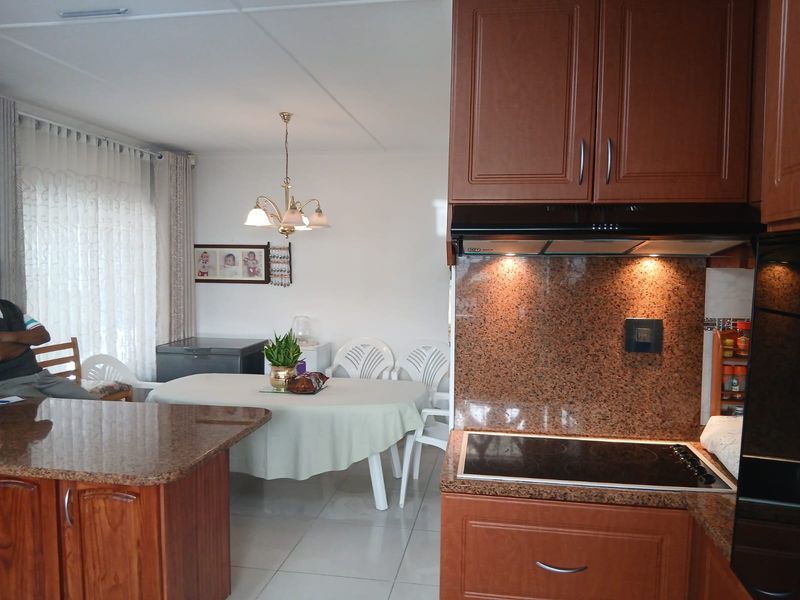 3 Bedroom House for sale in Stanger Manor - Photo 5