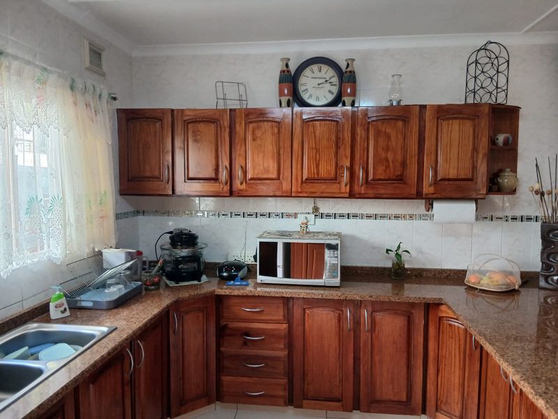 3 Bedroom House for sale in Stanger Manor - Photo 3