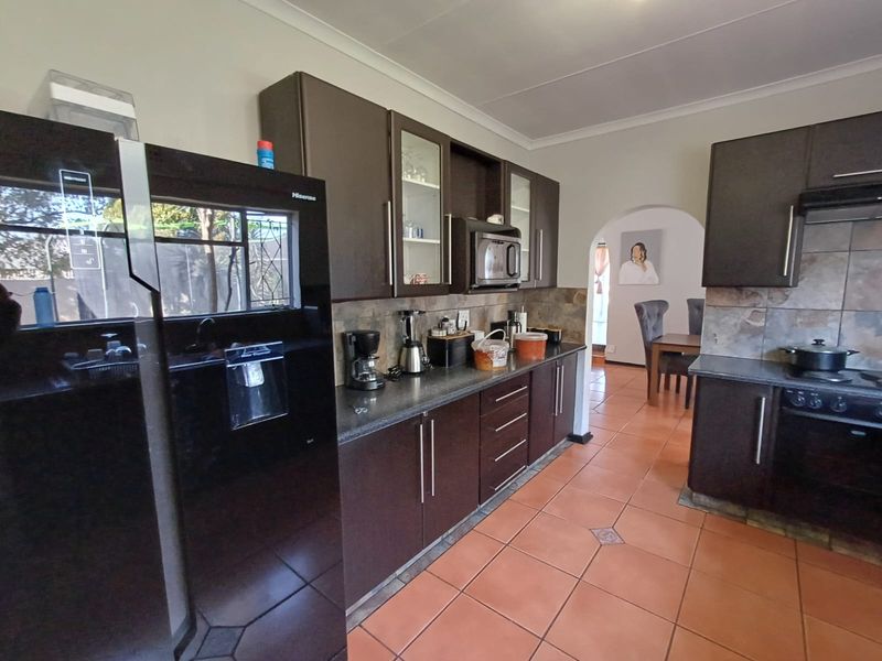 Perfect Buy In Flora Gardens.... This House Has Everything You Need. - Photo 3