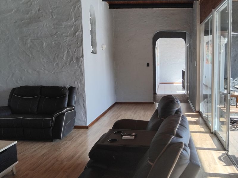 Luxury 6 bedroom fully furnished Home with Breath taking View - Photo 9