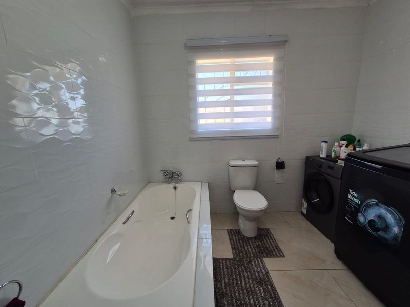 Beautiful Low Maintenance Family Home In SW 2 - Photo 6