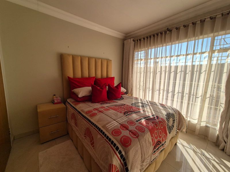 Beautiful Low Maintenance Family Home In SW 2 - Photo 4