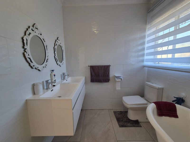 Beautiful Low Maintenance Family Home In SW 2 - Photo 5