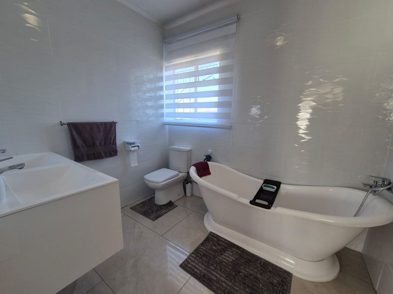 Beautiful Low Maintenance Family Home In SW 2 - Photo 3