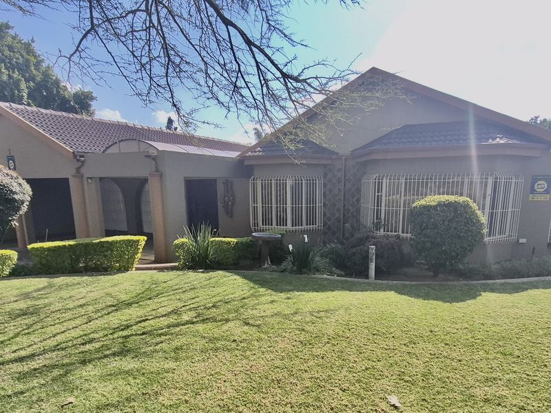 Modern family home situated in del Judor ext 4 - Photo 1