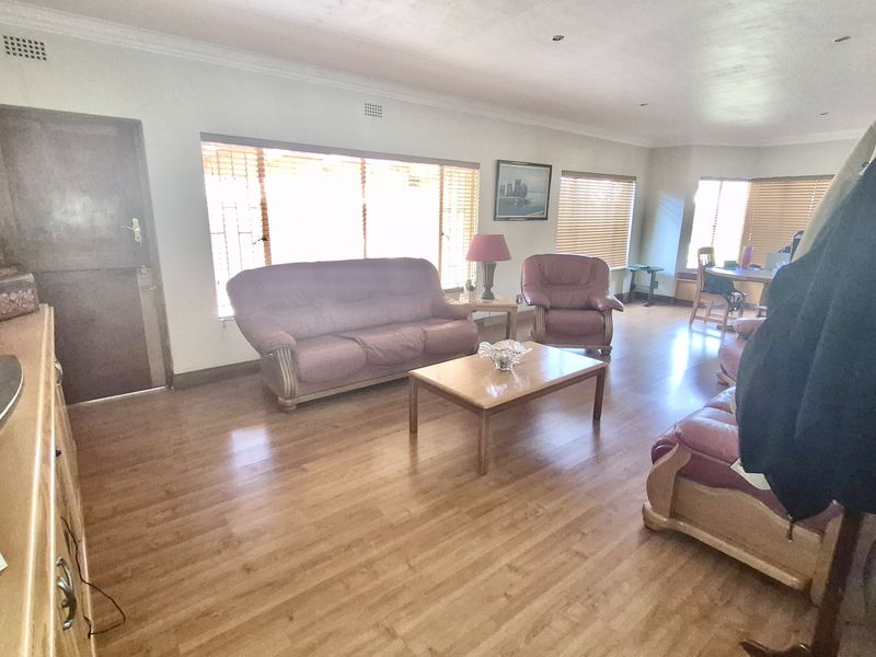 Modern family home situated in del Judor ext 4 - Photo 5