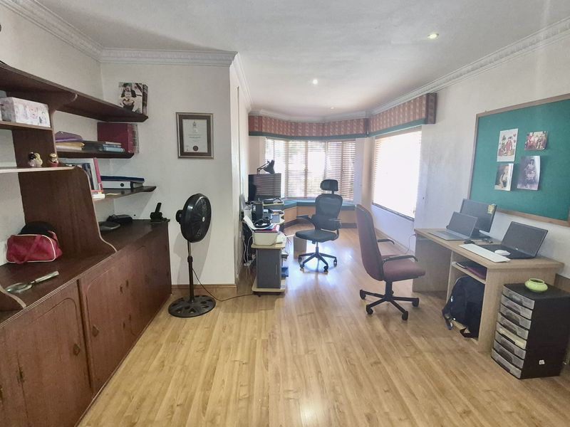 Modern family home situated in del Judor ext 4 - Photo 6