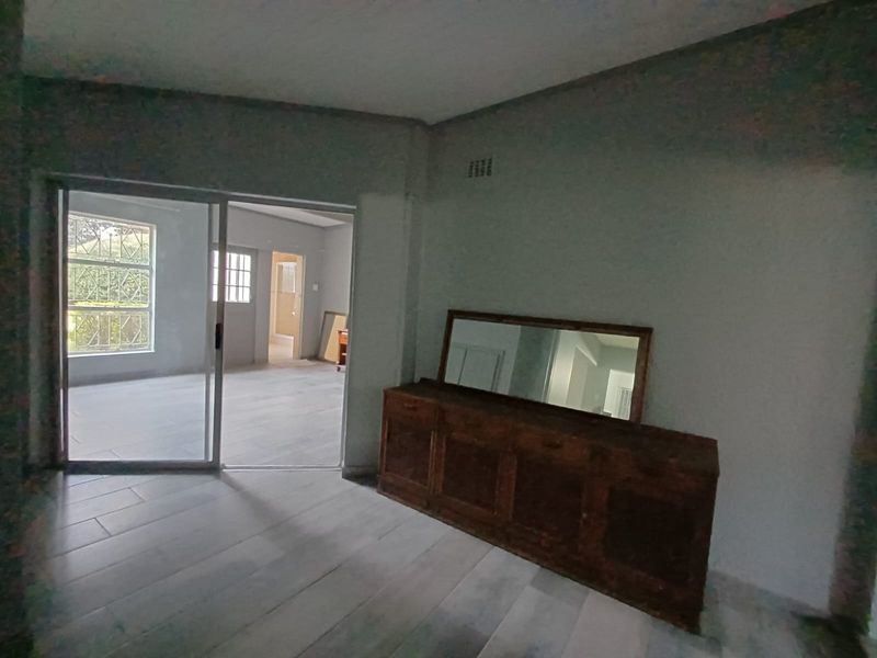 Newly Renovated Home For Sale In The Beautiful Flora Gardens - Photo 4