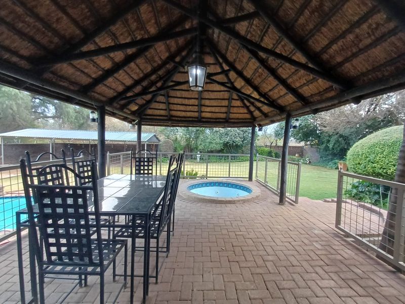 Newly Renovated Home For Sale In The Beautiful Flora Gardens - Photo 7