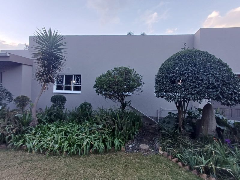Newly Renovated Home For Sale In The Beautiful Flora Gardens - Photo 5