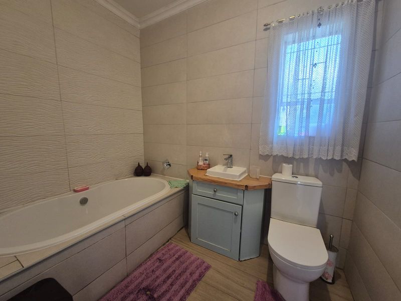 Lovely Home In A Busy Boulevard Ideal For Opening A Business - Photo 10