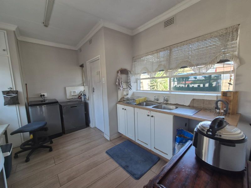 Lovely Home In A Busy Boulevard Ideal For Opening A Business - Photo 8