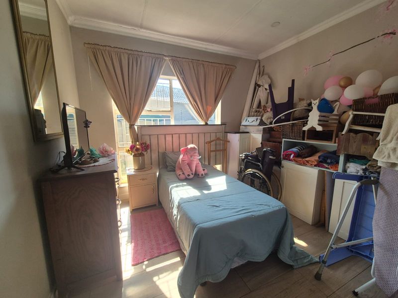 Lovely Home In A Busy Boulevard Ideal For Opening A Business - Photo 9