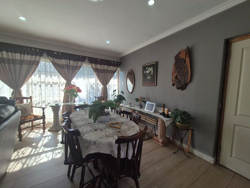 Lovely Home In A Busy Boulevard Ideal For Opening A Business - Photo 4