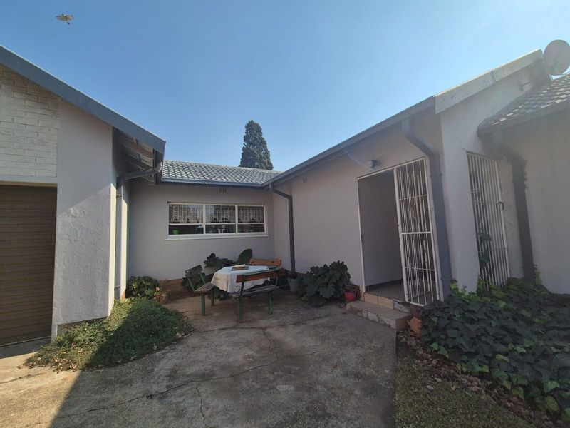 Lovely Home In A Busy Boulevard Ideal For Opening A Business - Photo 3