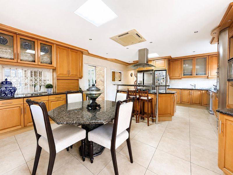 7 Bedroom home - Photo 9