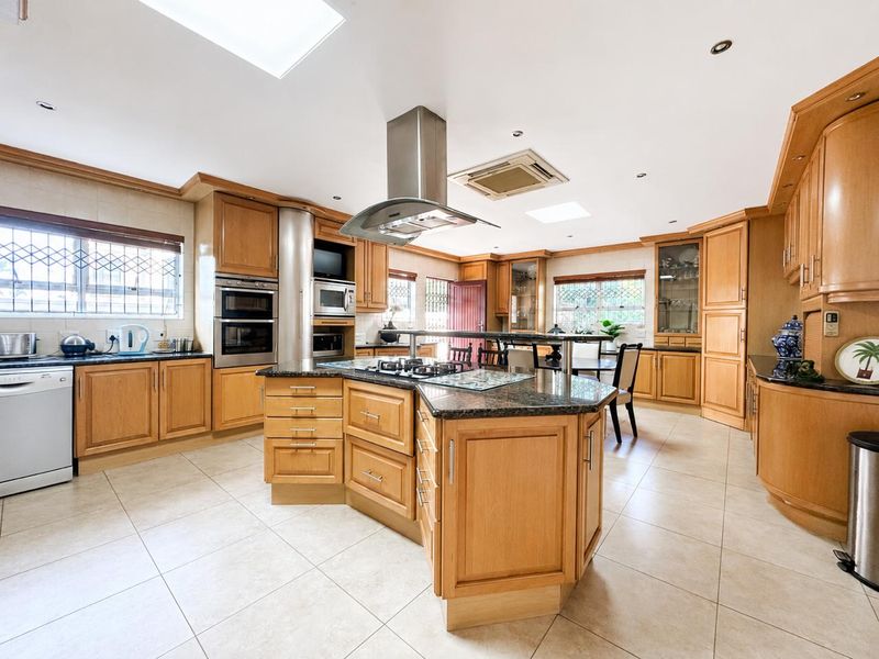 7 Bedroom home - Photo 8
