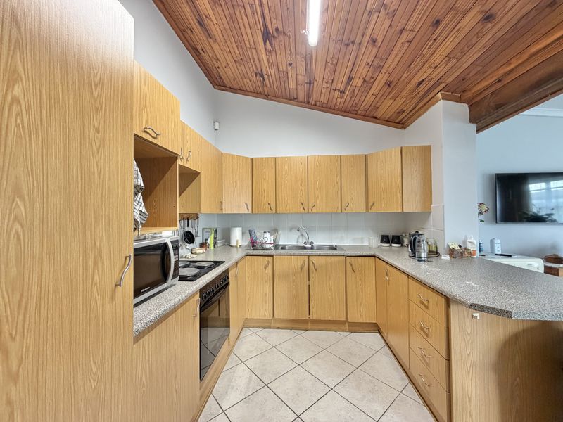 Family Home n Wavecrest - Photo 10