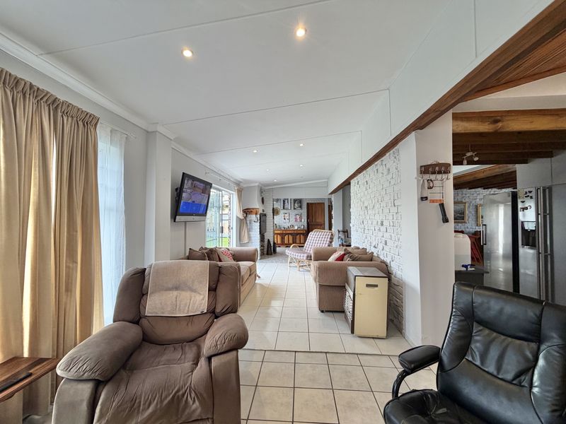 Family Home n Wavecrest - Photo 8