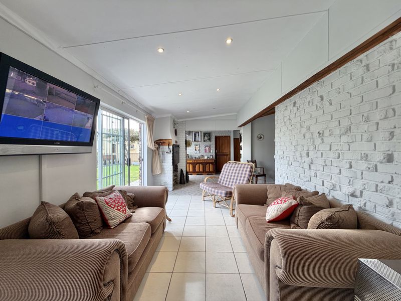 Family Home n Wavecrest - Photo 7