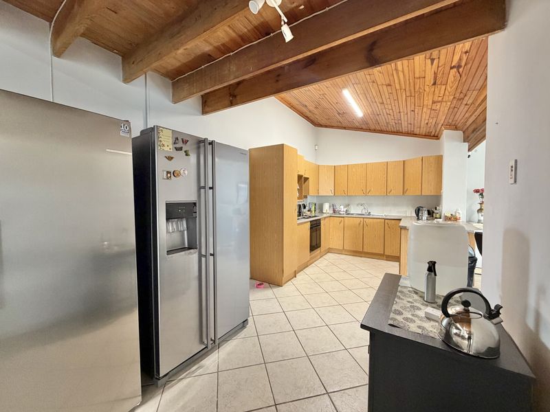 Family Home n Wavecrest - Photo 5