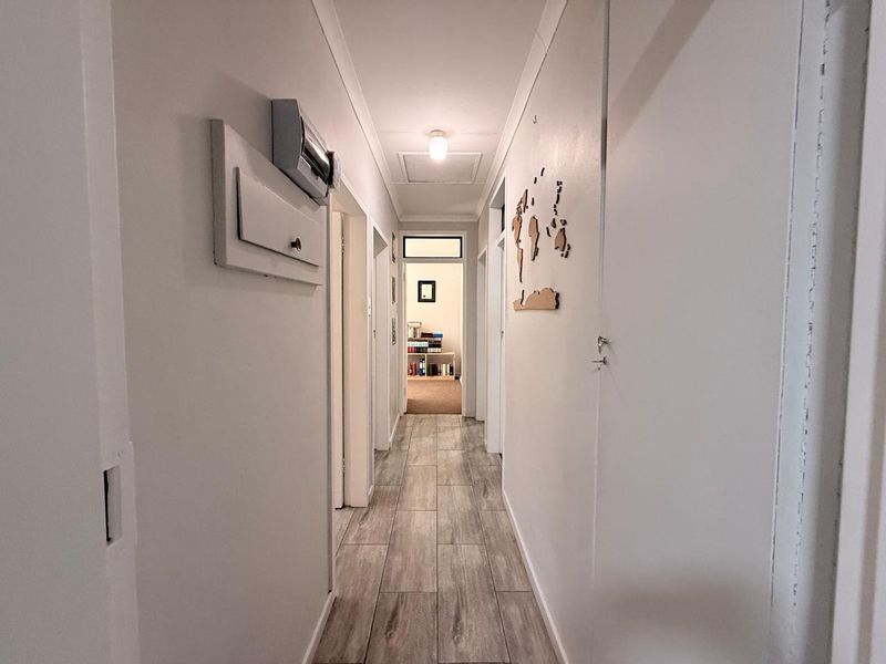 3 Bedroom Property with a 2 Bedroom Flatlet - Photo 9