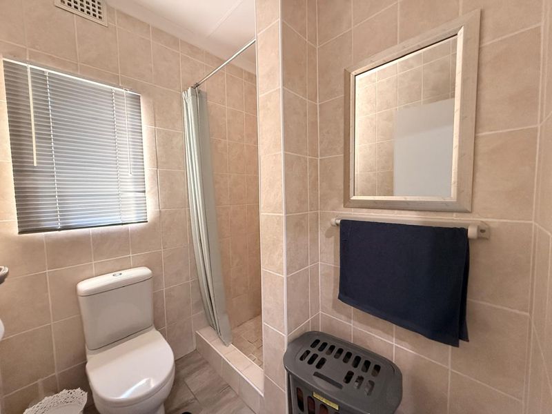 3 Bedroom Property with a 2 Bedroom Flatlet - Photo 8