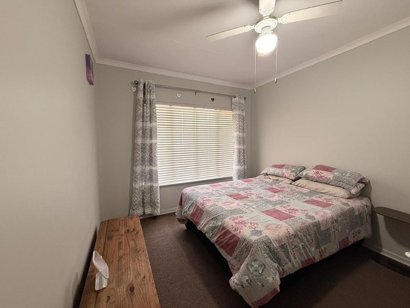 3 Bedroom Property with a 2 Bedroom Flatlet - Photo 7