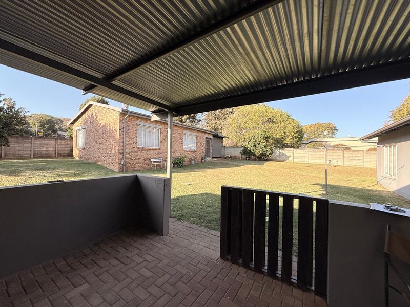 3 Bedroom Property with a 2 Bedroom Flatlet - Photo 3