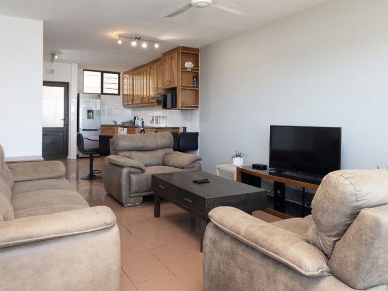 Coastal Living at Its Finest – Stylish 2-Bedroom Apartment with Spectacular Sea Views - Photo 9