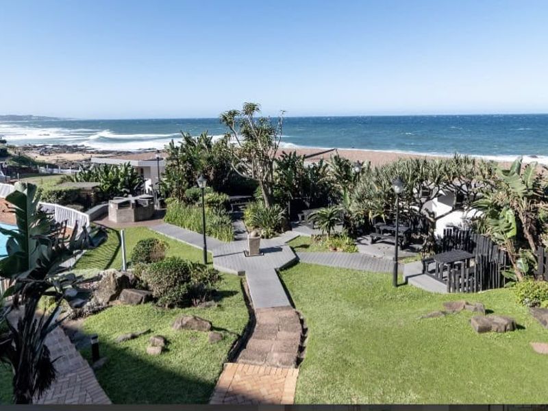 Coastal Living at Its Finest – Stylish 2-Bedroom Apartment with Spectacular Sea Views - Photo 3
