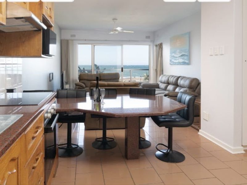 Coastal Living at Its Finest – Stylish 2-Bedroom Apartment with Spectacular Sea Views - Photo 5