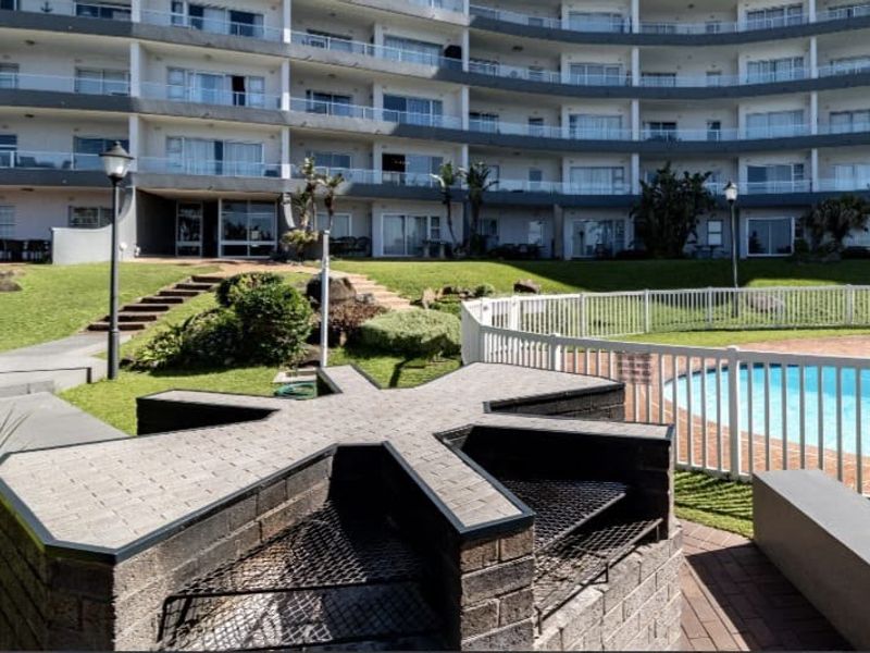 Coastal Living at Its Finest – Stylish 2-Bedroom Apartment with Spectacular Sea Views - Photo 2