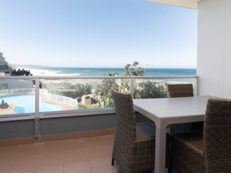 Coastal Living at Its Finest – Stylish 2-Bedroom Apartment with Spectacular Sea Views - Photo 4