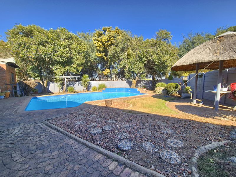STUNNING HOME WITH PLENTY CHARM AND POTENTIAL! - Photo 3