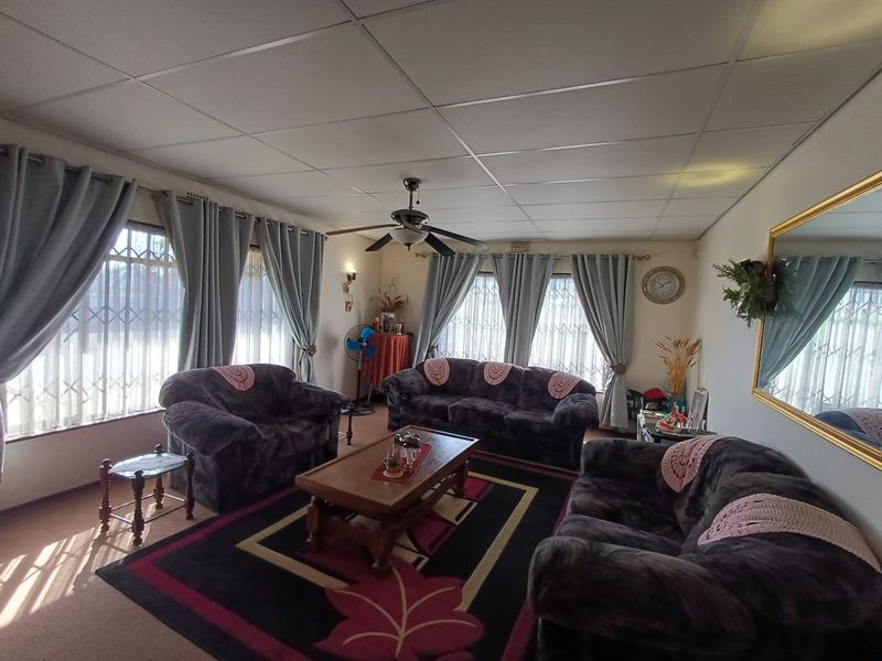 SOLE MANDATE ON A PERFECT HOME IN VAALPARK - Photo 7