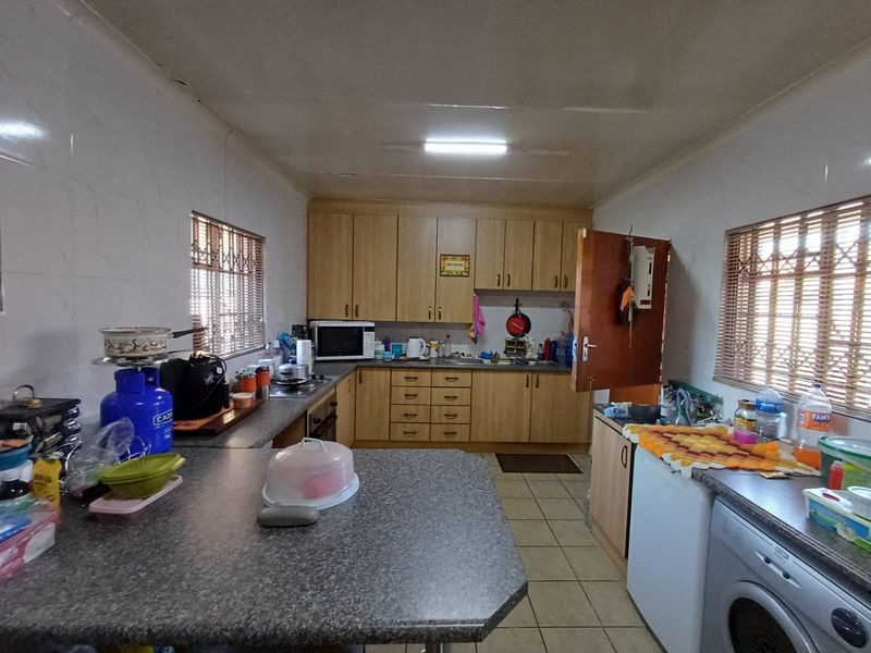 SOLE MANDATE ON A PERFECT HOME IN VAALPARK - Photo 2