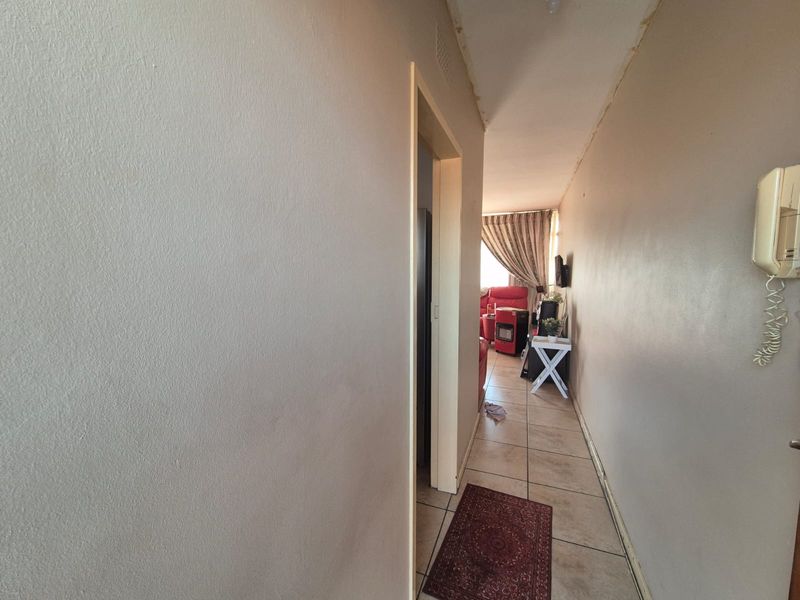 !Stunning First Floor Two Bedroom Unit! - Photo 6