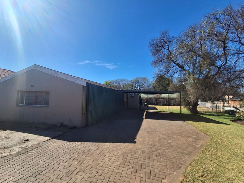 WAIT FOR IT!!! 2 x 4-Bedroom Family Homes on 1 Property – Approved Municipal Plans. - Photo 4
