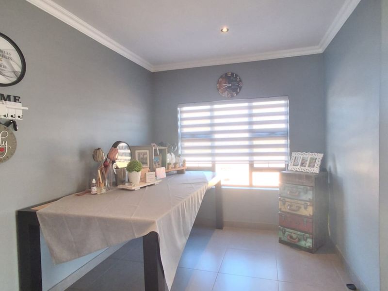 NEWLY RENOVATED!!Modern Family Home – Meyerton Central. - Photo 10