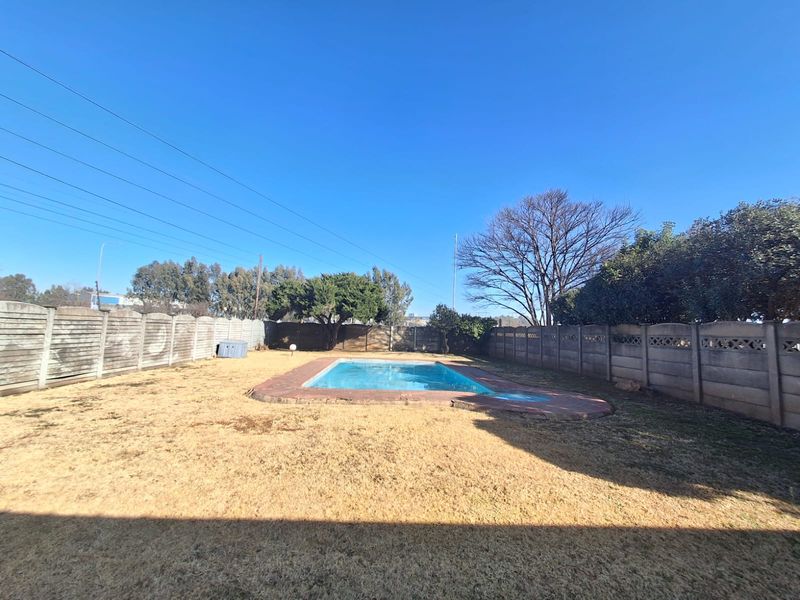 NEWLY RENOVATED!!Modern Family Home – Meyerton Central. - Photo 7