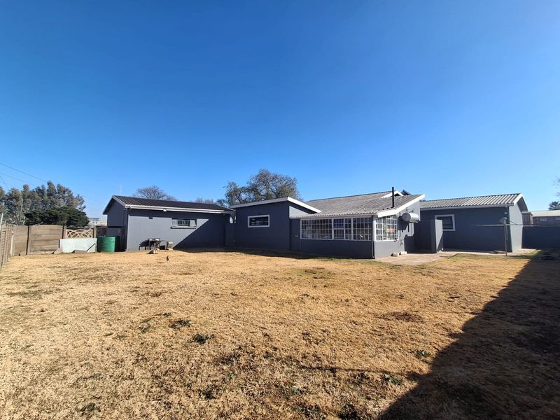 NEWLY RENOVATED!!Modern Family Home – Meyerton Central. - Photo 2