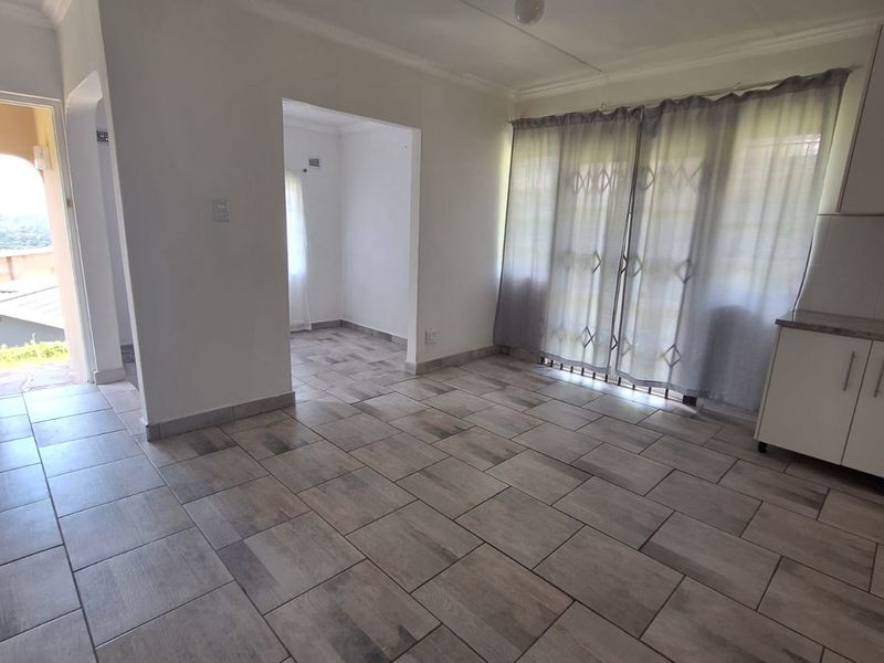 Newly Renovated Home - Photo 8