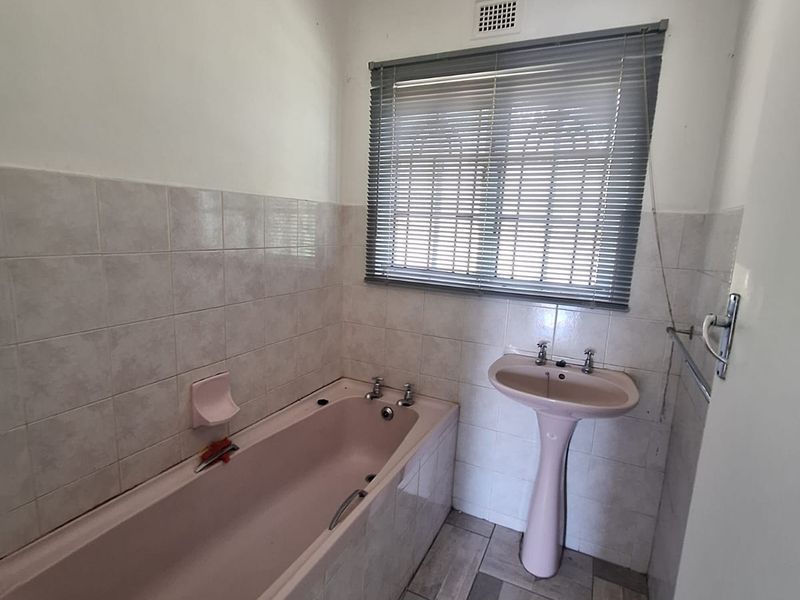 Newly Renovated Home - Photo 7